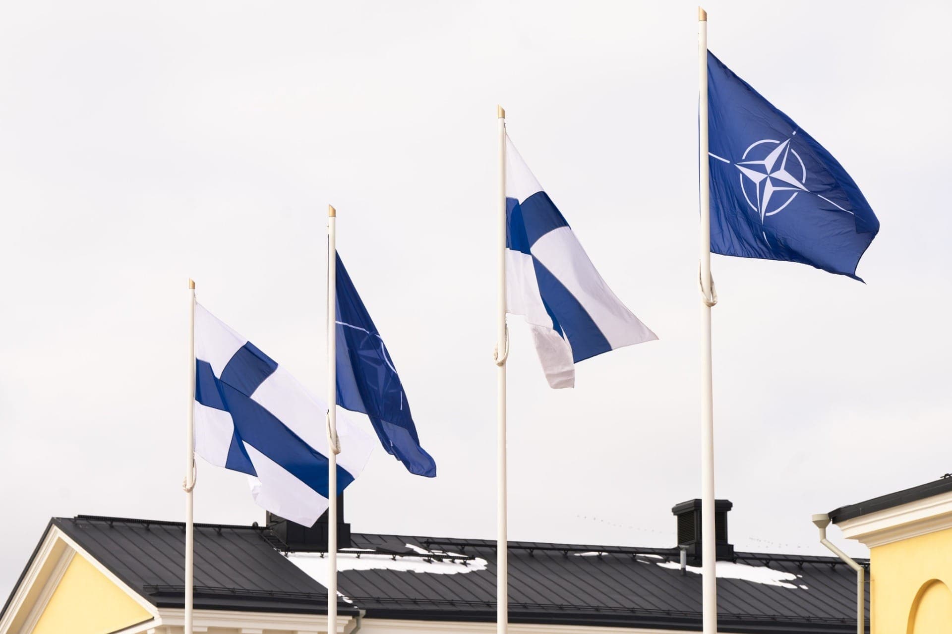 Bandeira da Finlândia e da Otan
