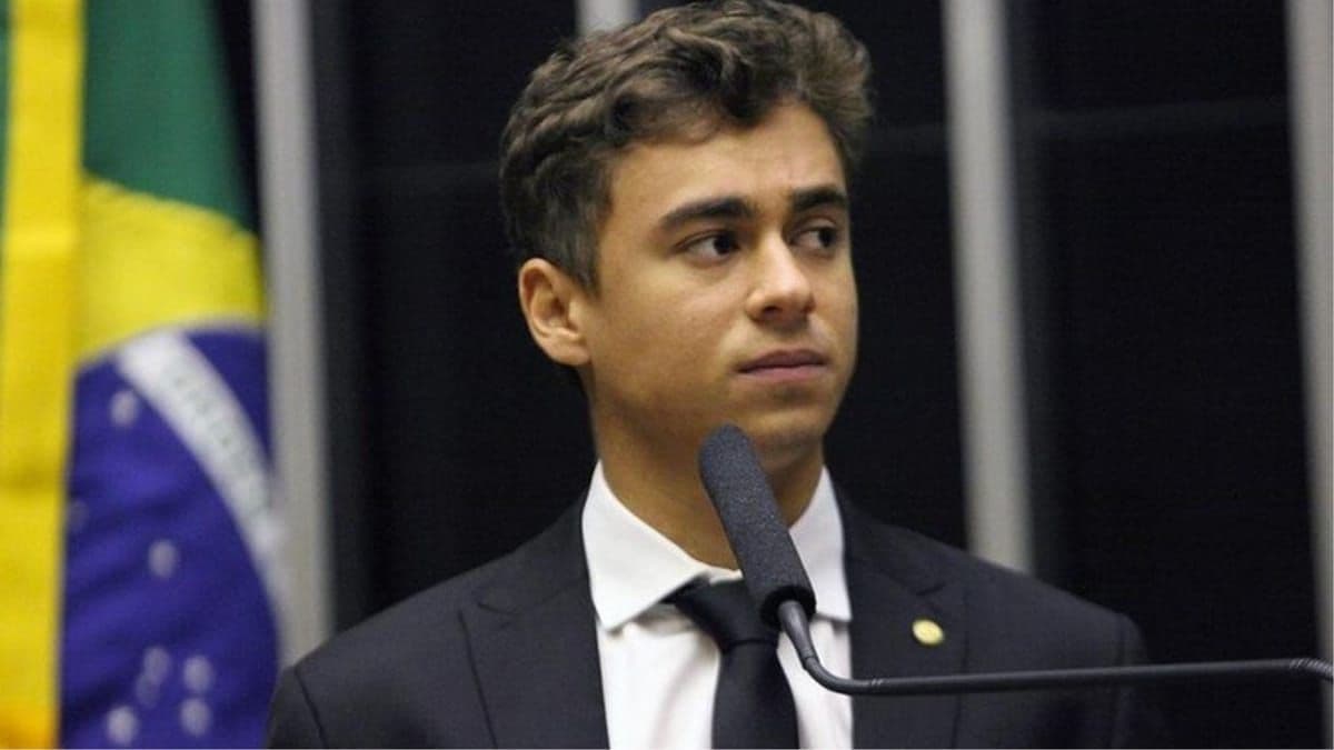 Nikolas Ferreira chama decisão de Moraes de "patética" uso de celular em visita a Bolsonaro
