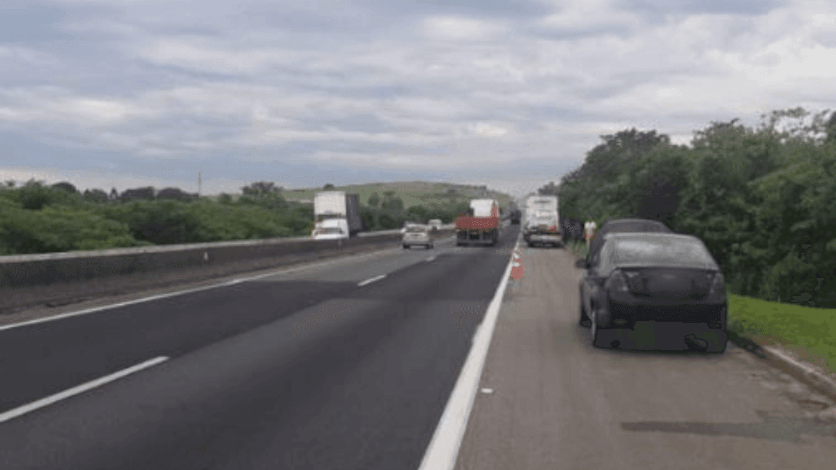 Homem morre atropelado após tentar atravessar a Dutra em Pindamonhangaba