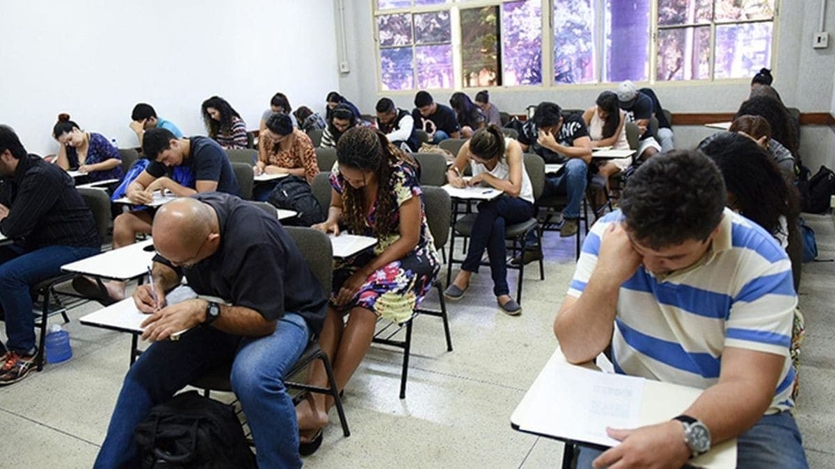 Exame é destinado à jovens e adultos que não concluiram os estudos 
