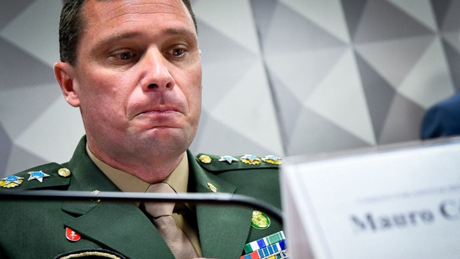 Mauro Cid deve ser expulso do Exército