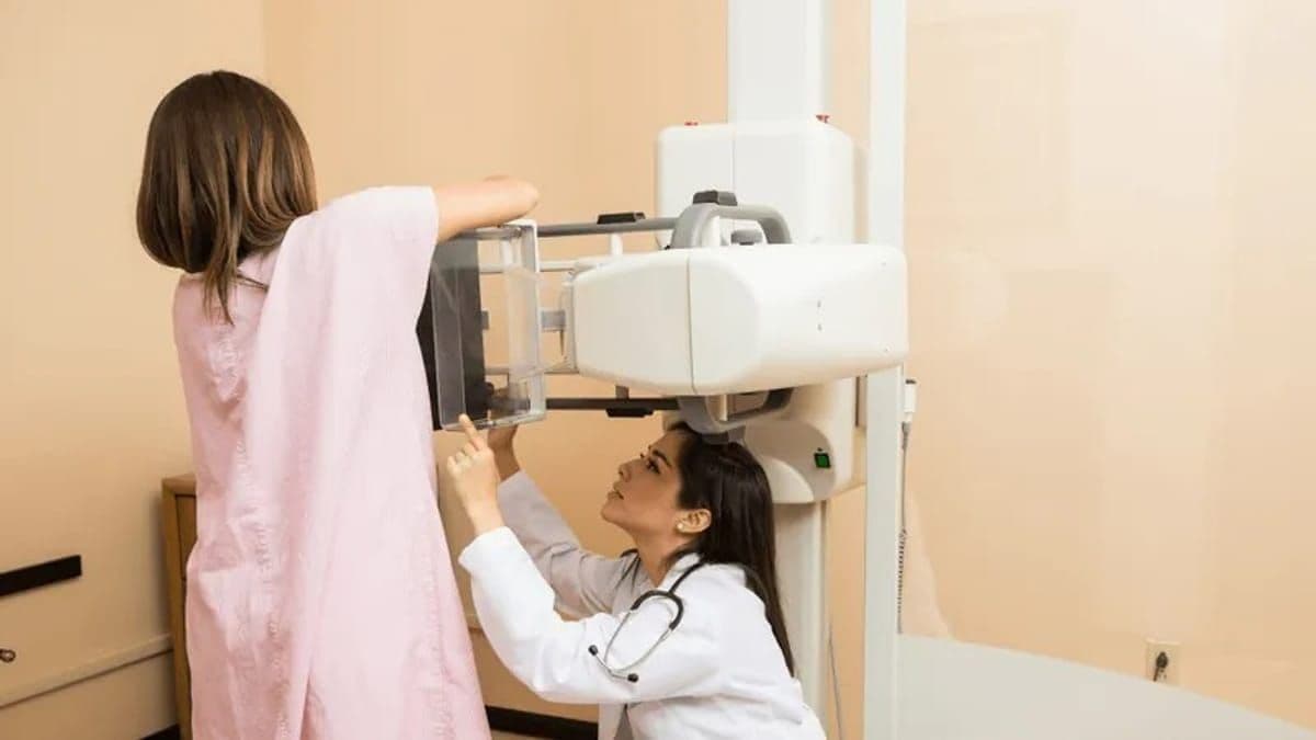 A mamografia é um exame de raios-X das mamas que serve para a detecção precoce do câncer de mama e outras alterações no tecido mamário