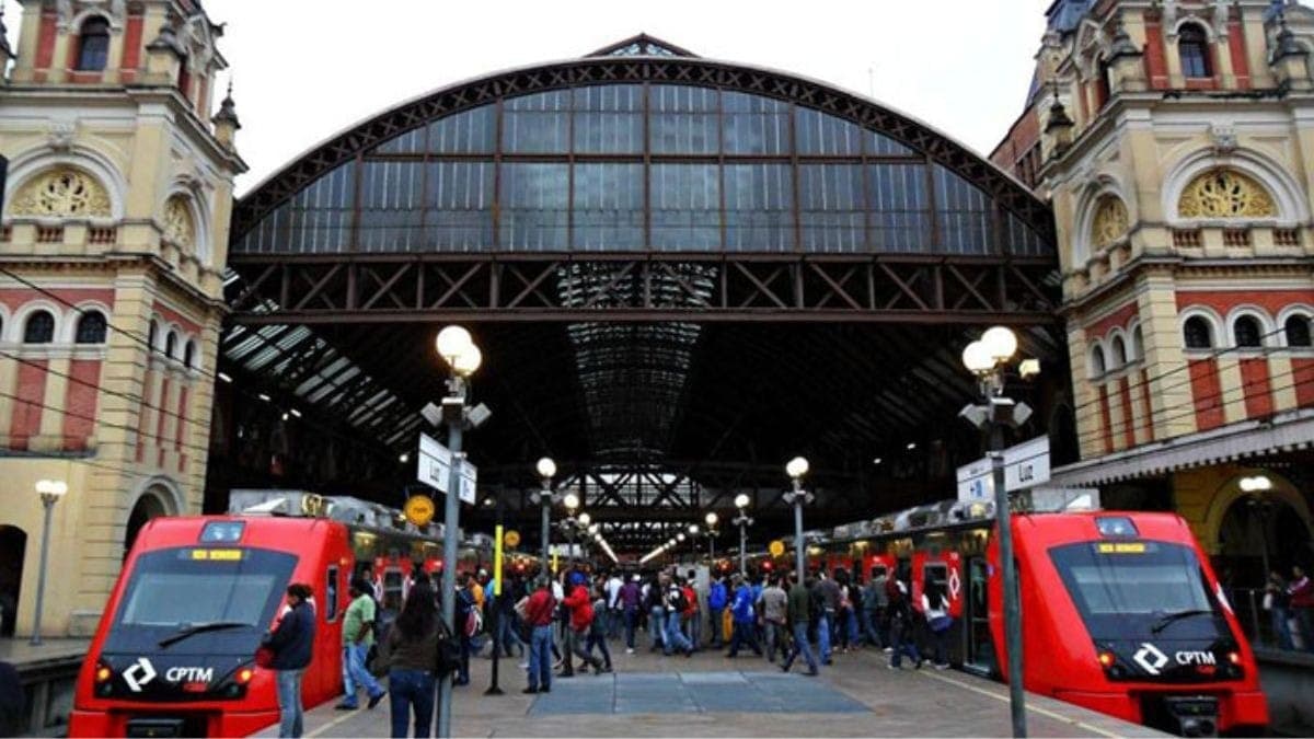Estação da Luz da CPTM em dia de alto fluxo