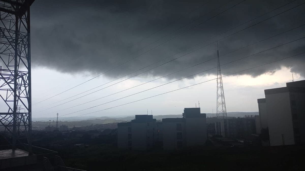 Temporal avança sobre Campina