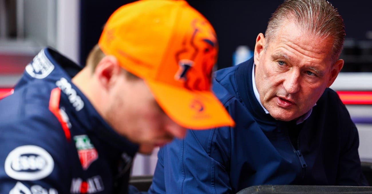 Jos Verstappen foi piloto de F1, vivendo o auge na década de 1990; o filho, Max Verstappen, é tetracampeão