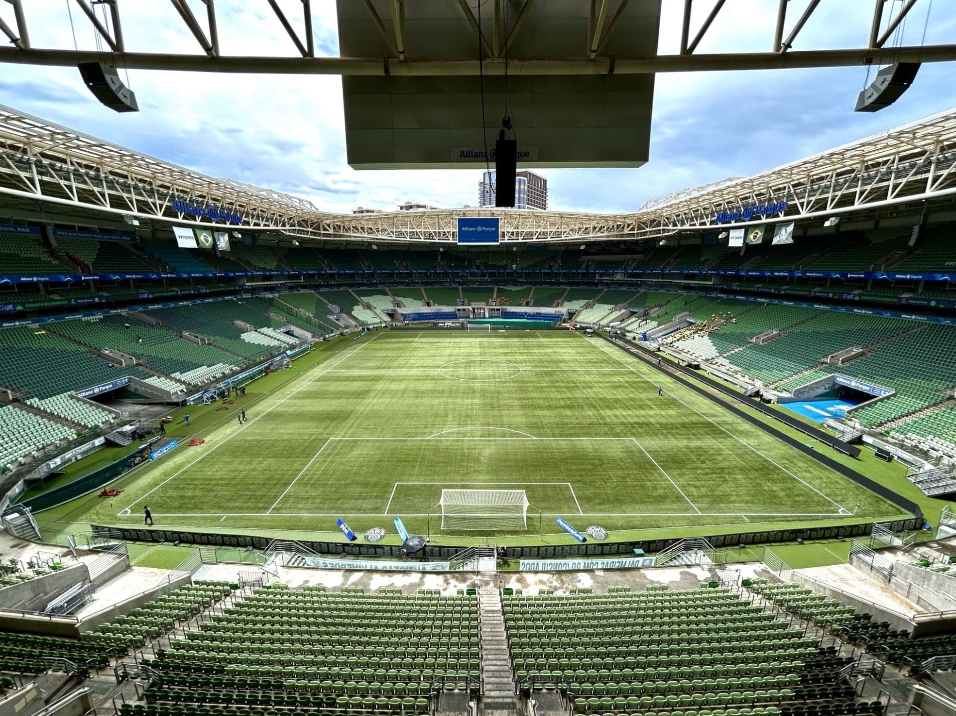 Allianz Parque tem gramado sintético