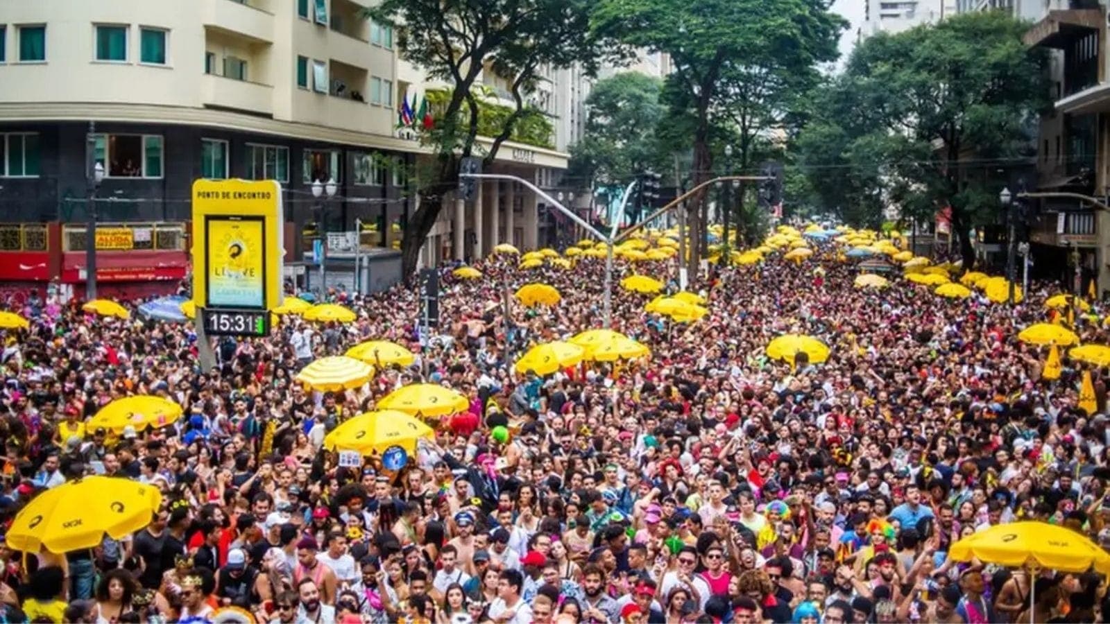 Blocos agitam a capital paulista
