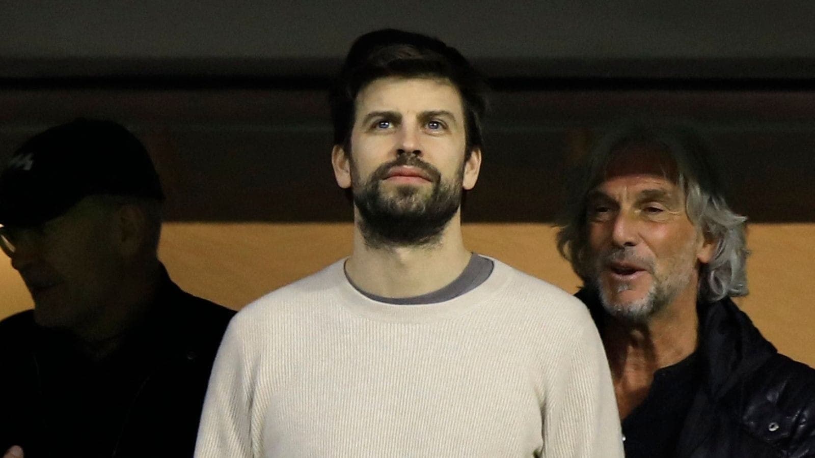 Piqué vendeu ações por valor 22% superior ao da compra dias antes; empresário envolvido também foi multado