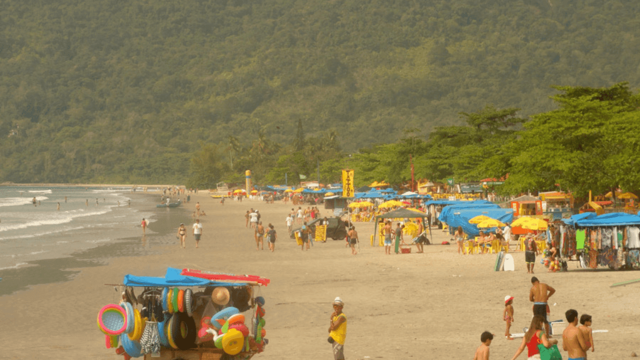 Buscas por jovem de 19 anos que desapareceu no mar em praia de Ubatuba são suspensas