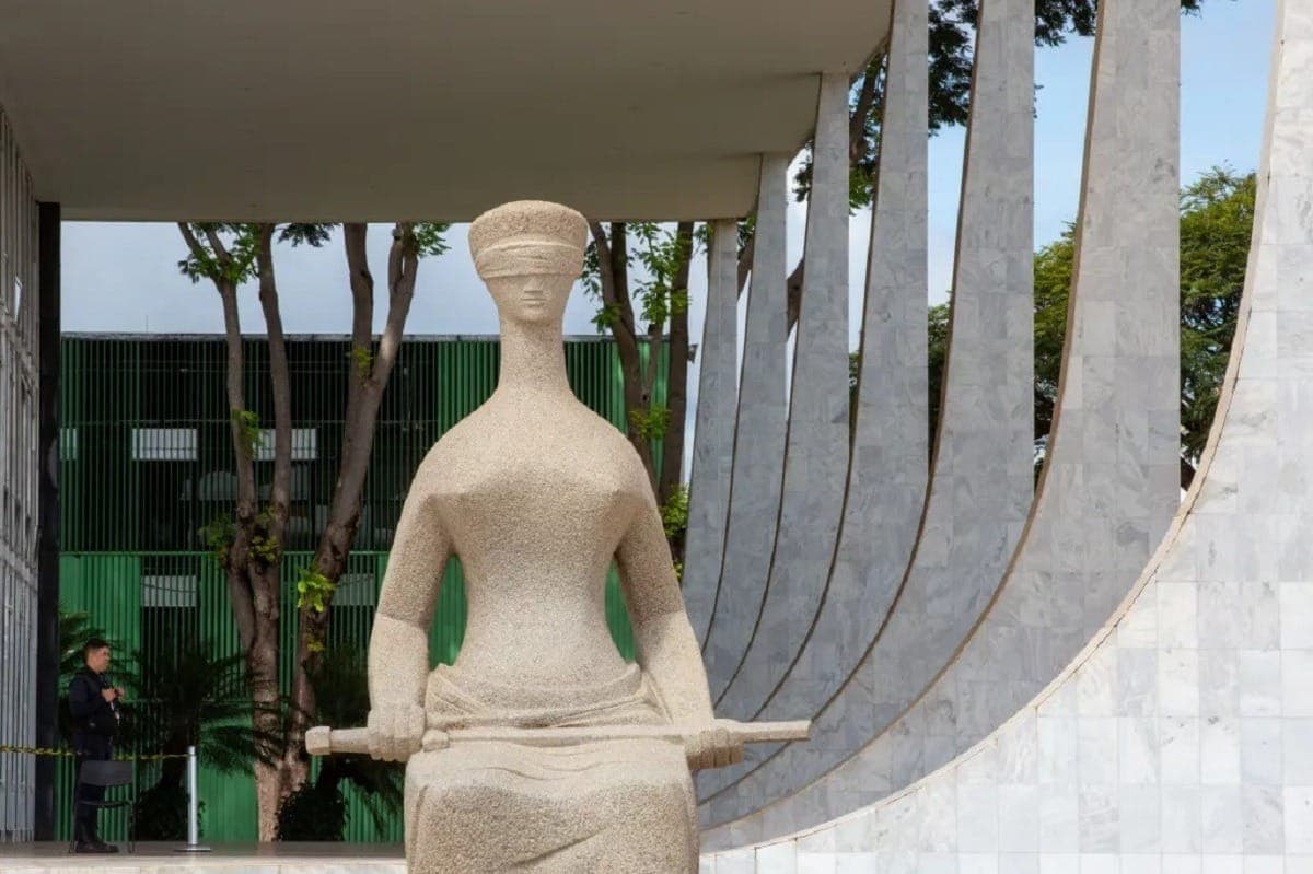 STF torna ré mulher que hostilizou Flávio Dino em voo
