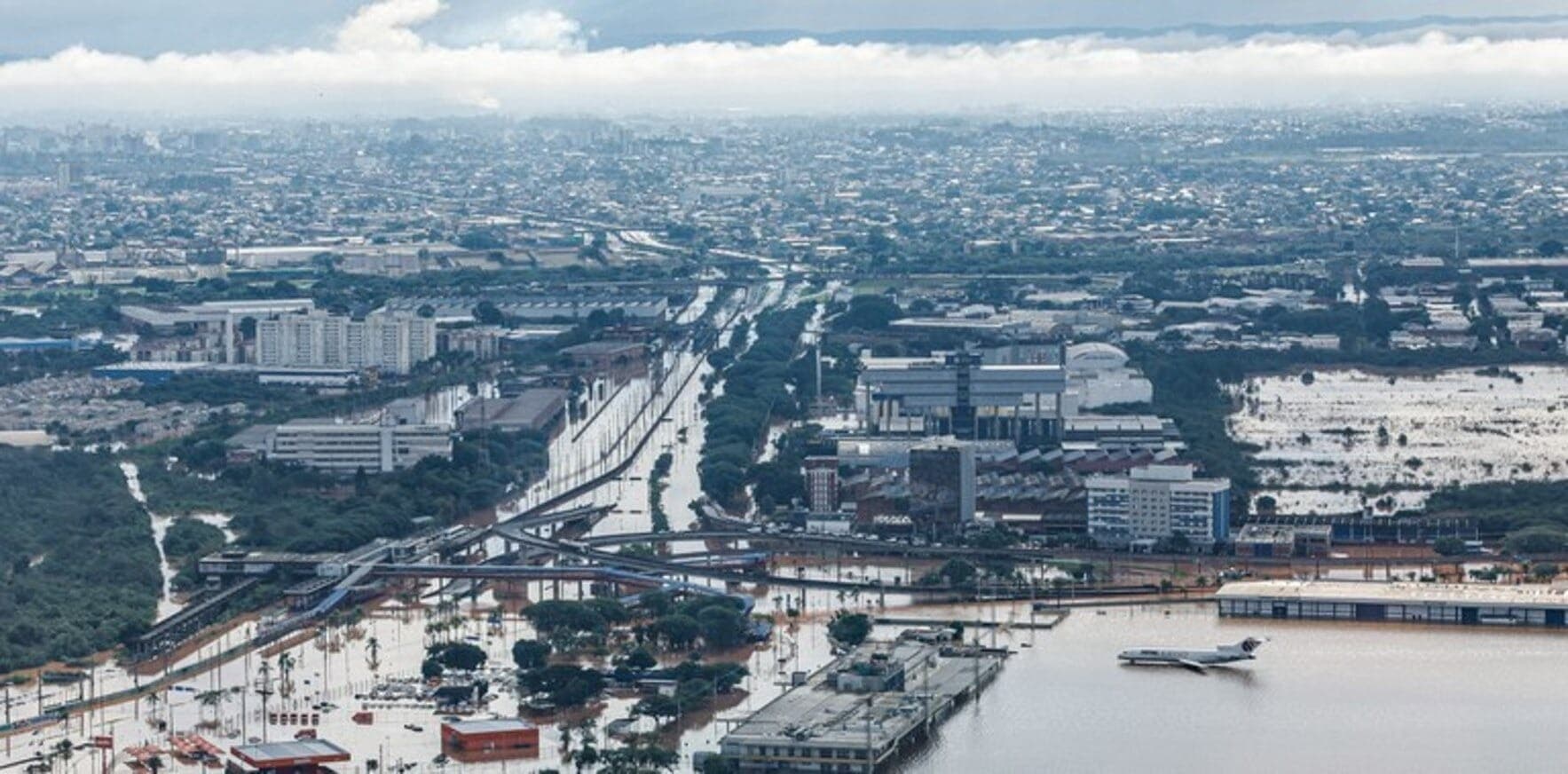 Vista aérea do Rio Grande do Sul alagado durante as enchentes de 2024