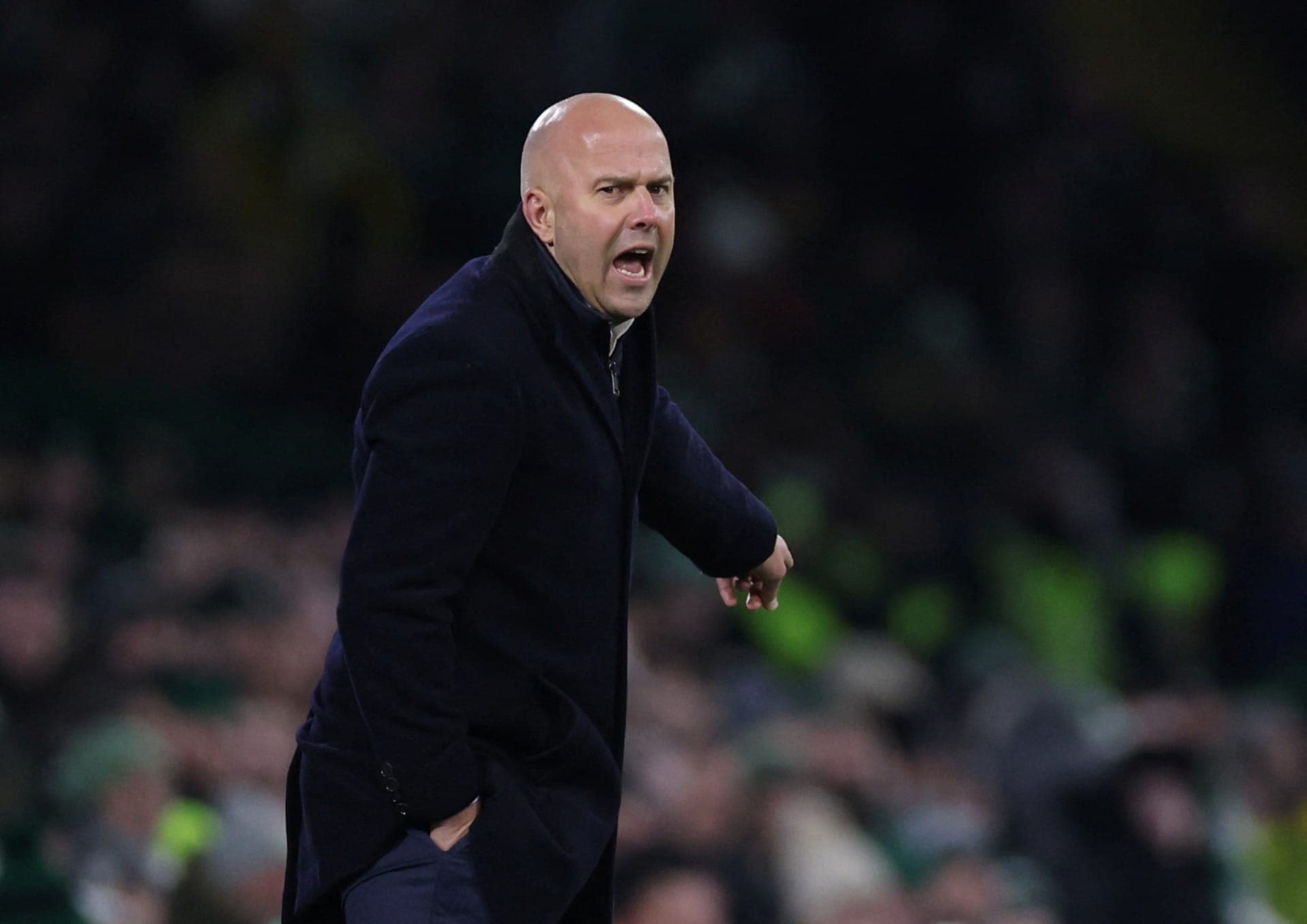 Técnico holandês Arne Slot pode faturar já neste domingo seu primeiro título da Premier League com o Liverpool