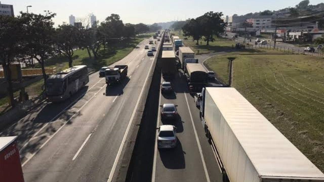 CCR RioSP prevê mais de 960 mil veículos na Via Dutra e Rio-Santos durante o feriado