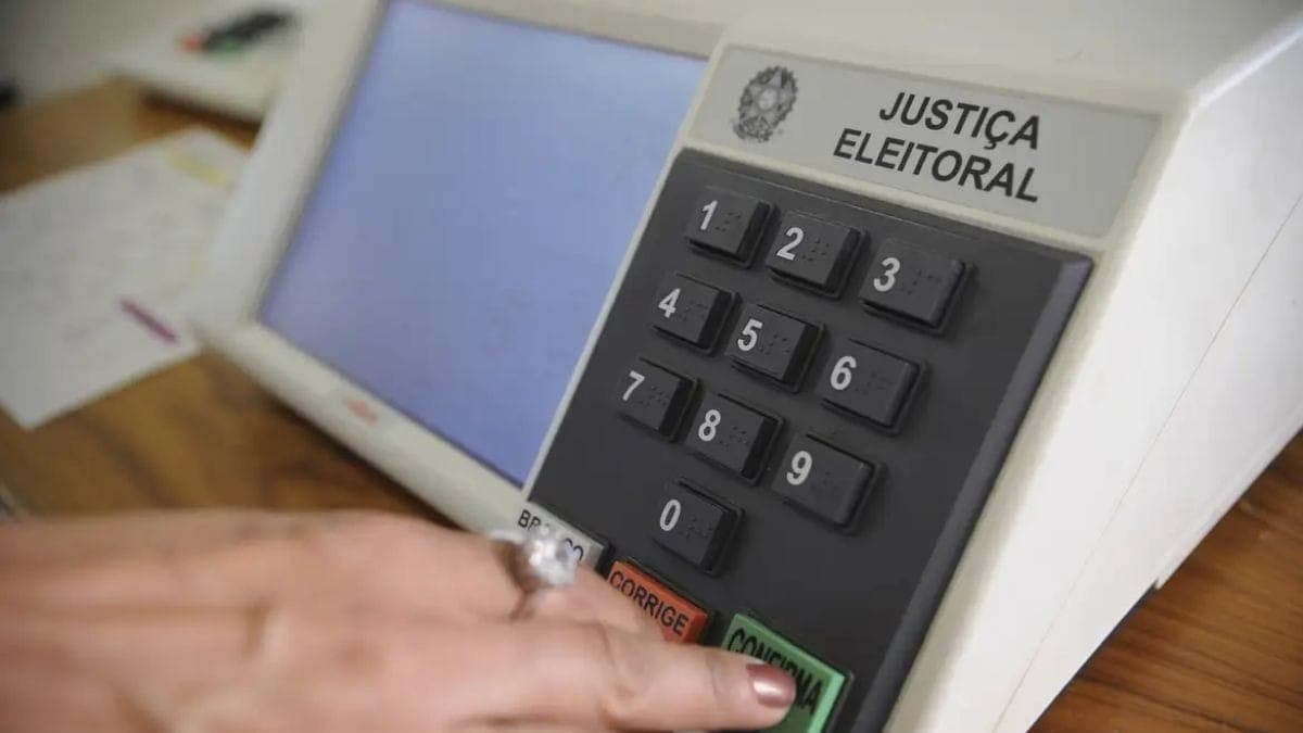 Eleitores de três cidades escolheram novos prefeitos neste domingo