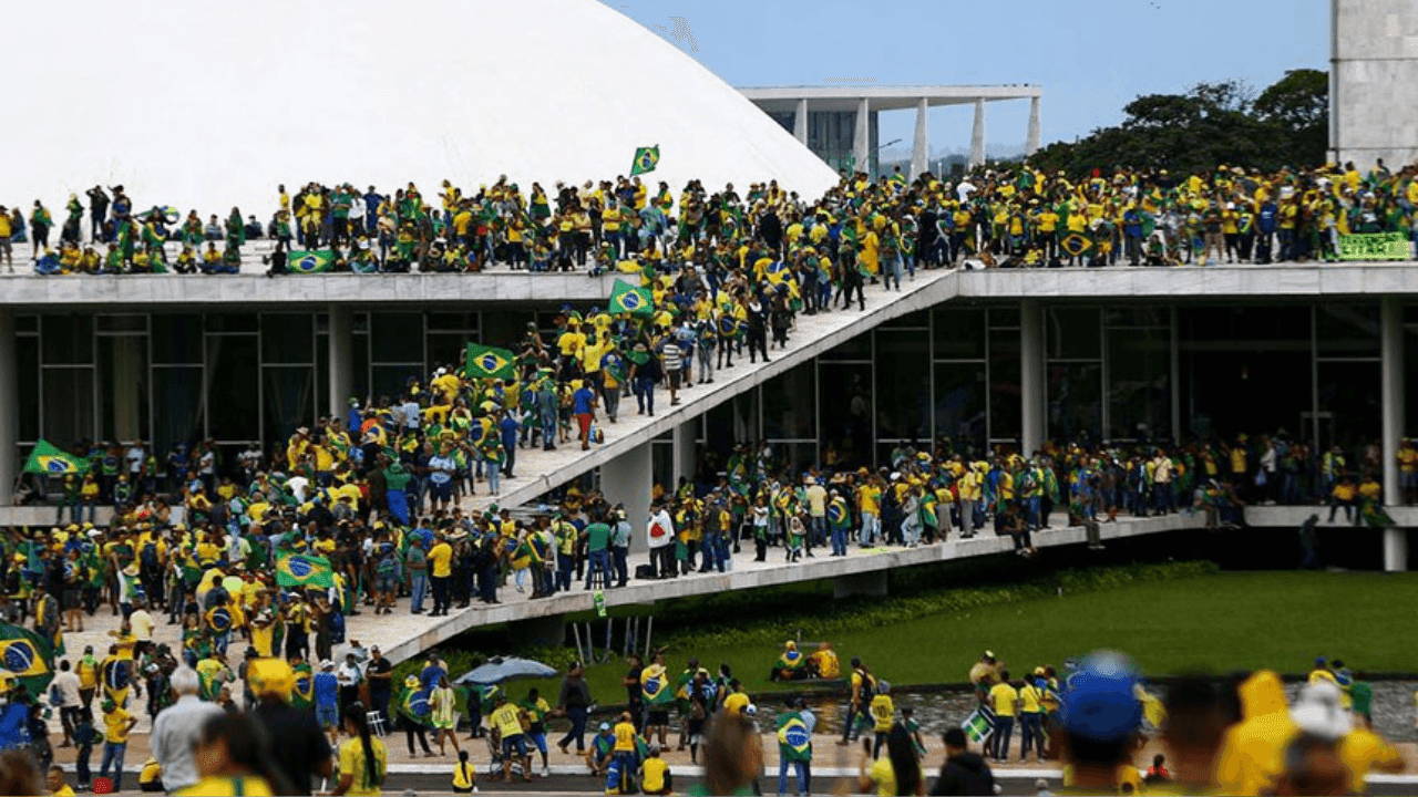 Manifestantes depredaram a praça dos Três Poderes em 8 de janeiro de 2023