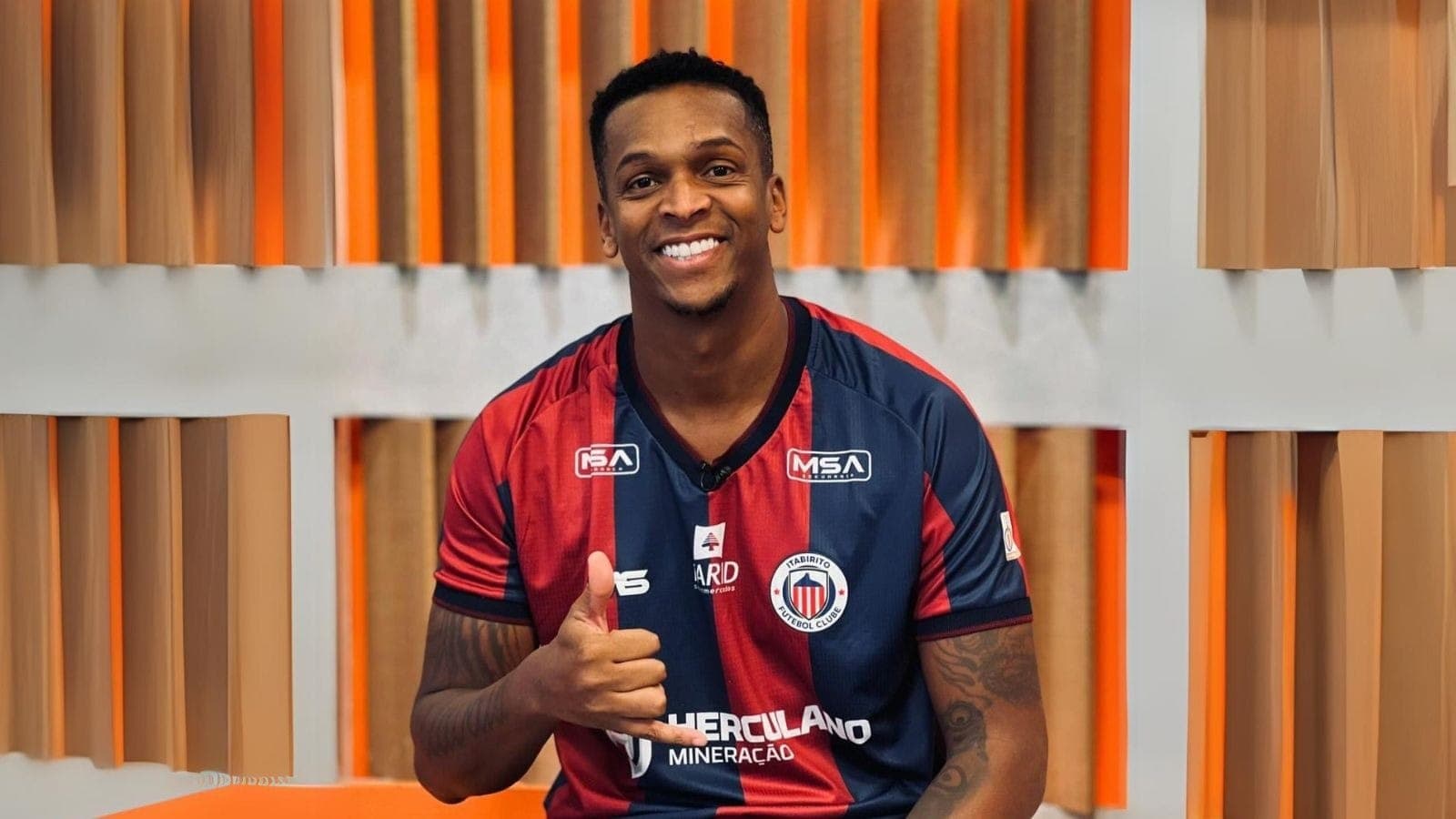 Jô no estúdio do Os Donos da Bola-MG