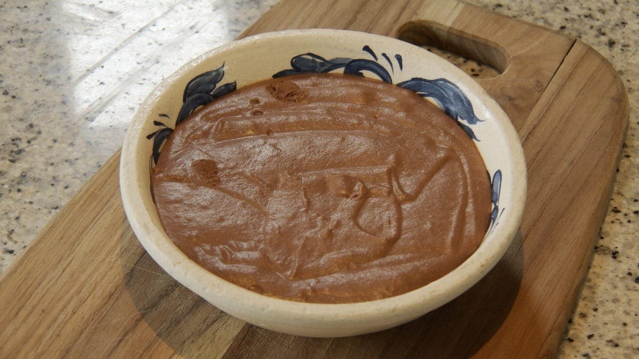 Faça mousse de chocolate fácil e cremosão
