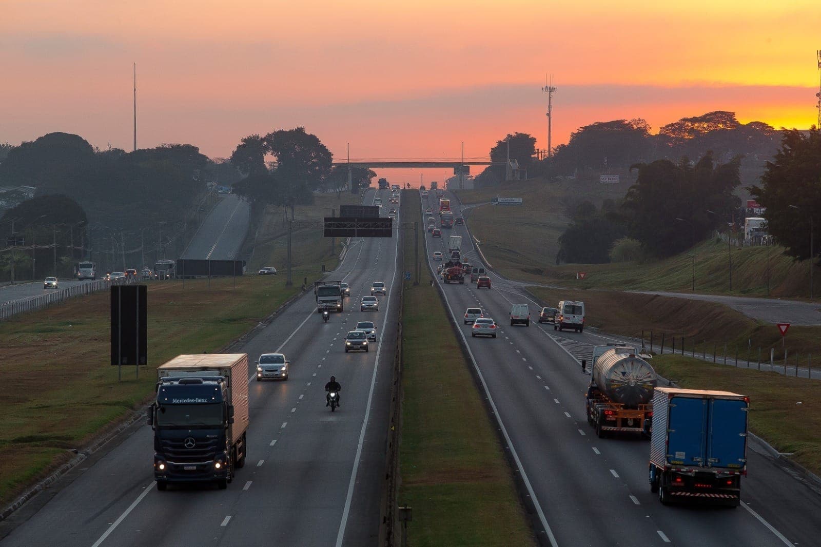 Feriado do Dia do Trabalhador deve movimentar 3,9 milhões de veículos nas rodovias concedidas