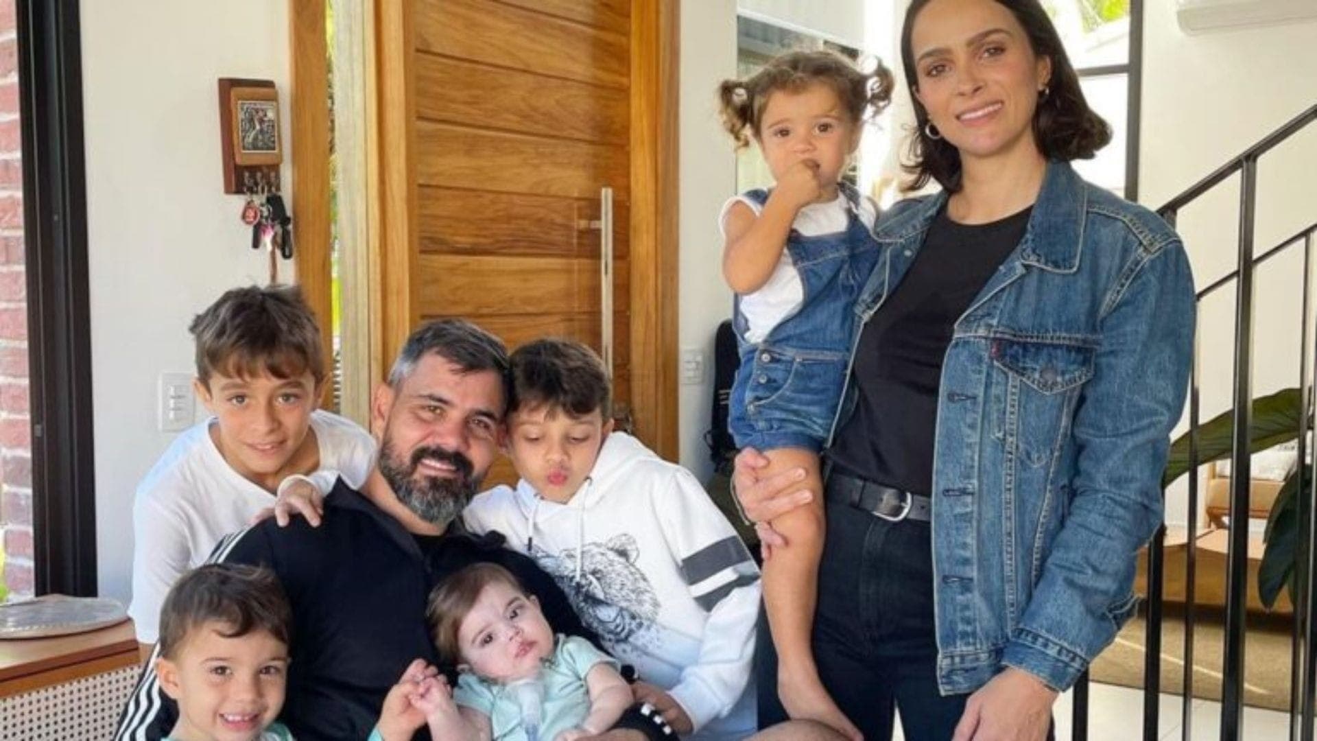 Juliano Cazarré e família