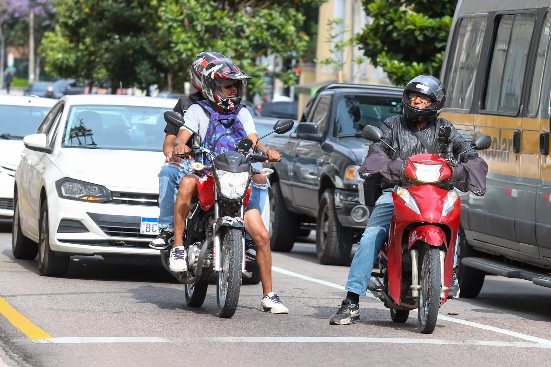 Motos