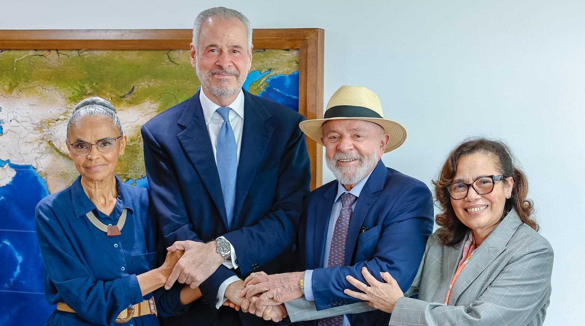 Andé Corrêa (ao centro) presidierá a COP30, no Pará