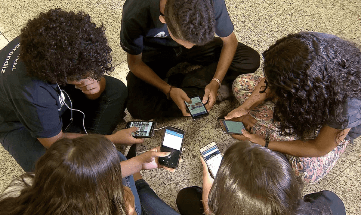 Lei proíbe uso de celular em sala de aula