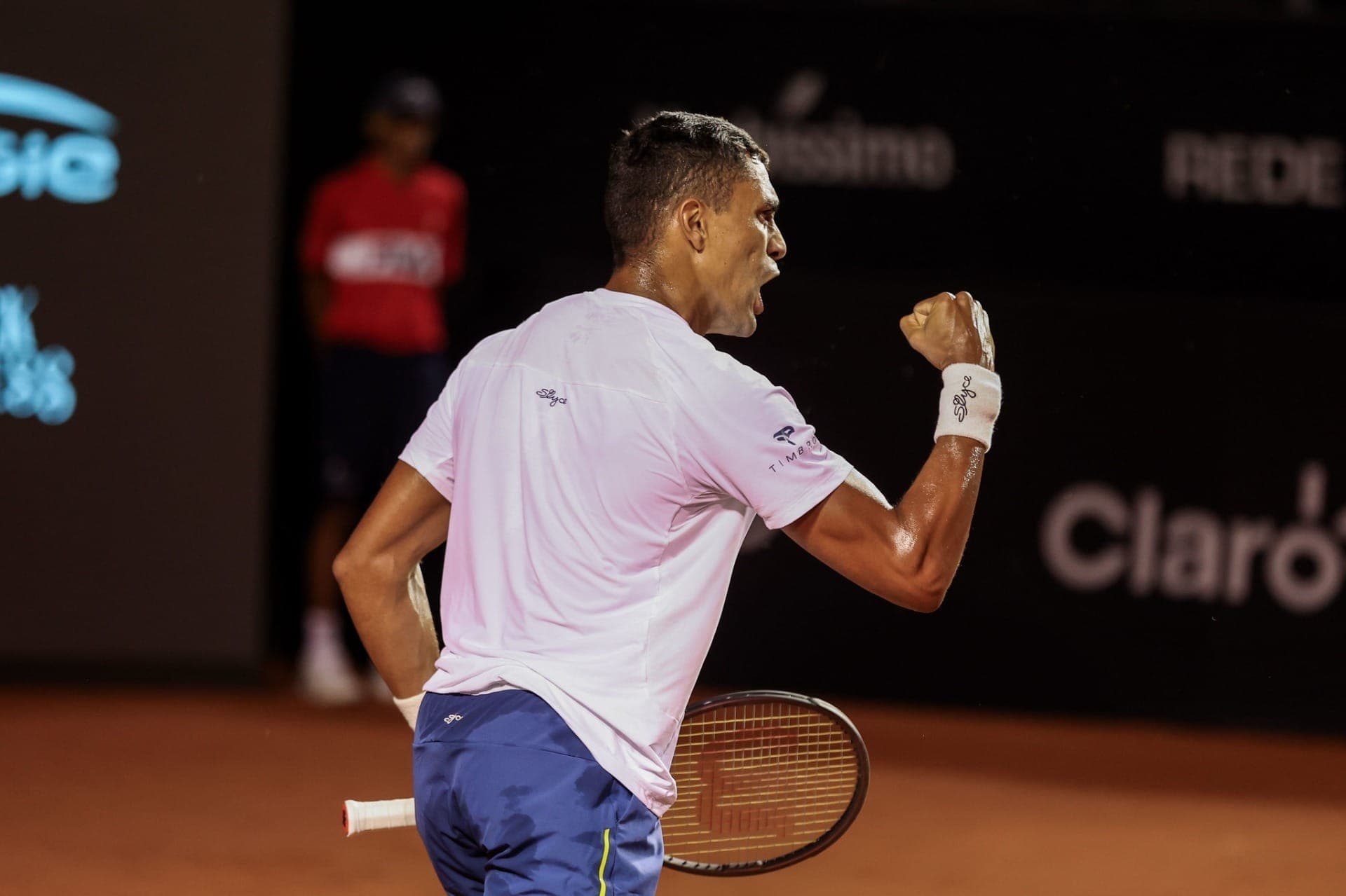 Thiago Monteiro vence em estreia no Rio Open