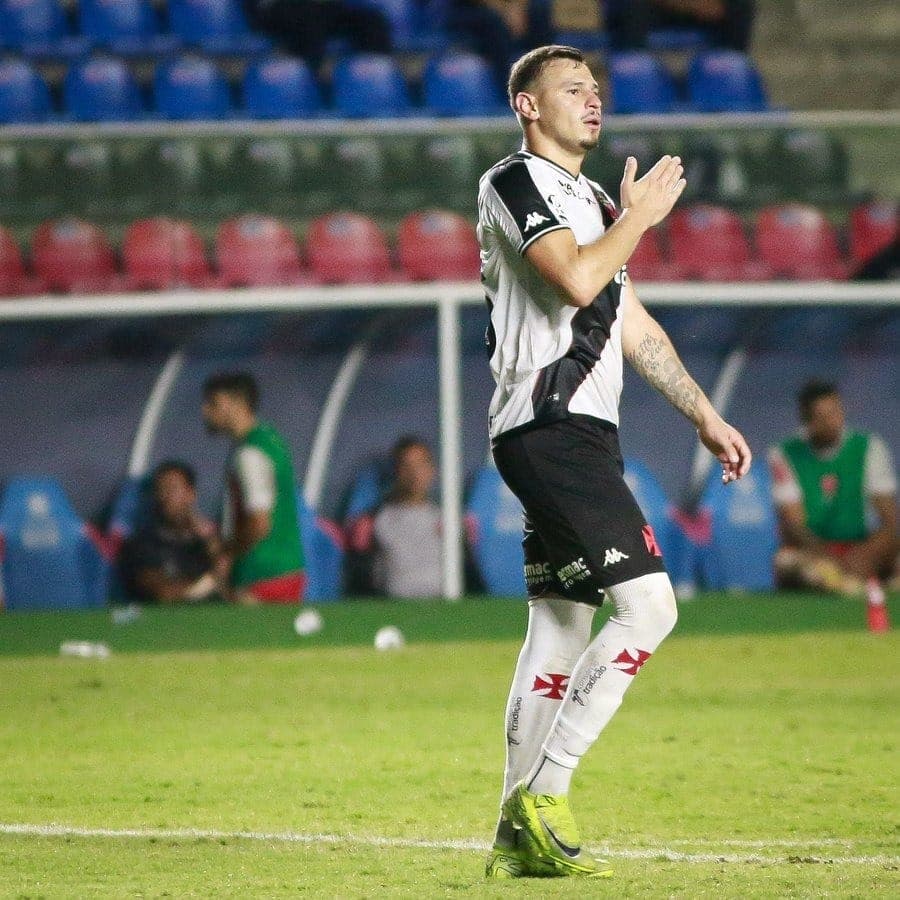 Hugo comemora gol do Vasco