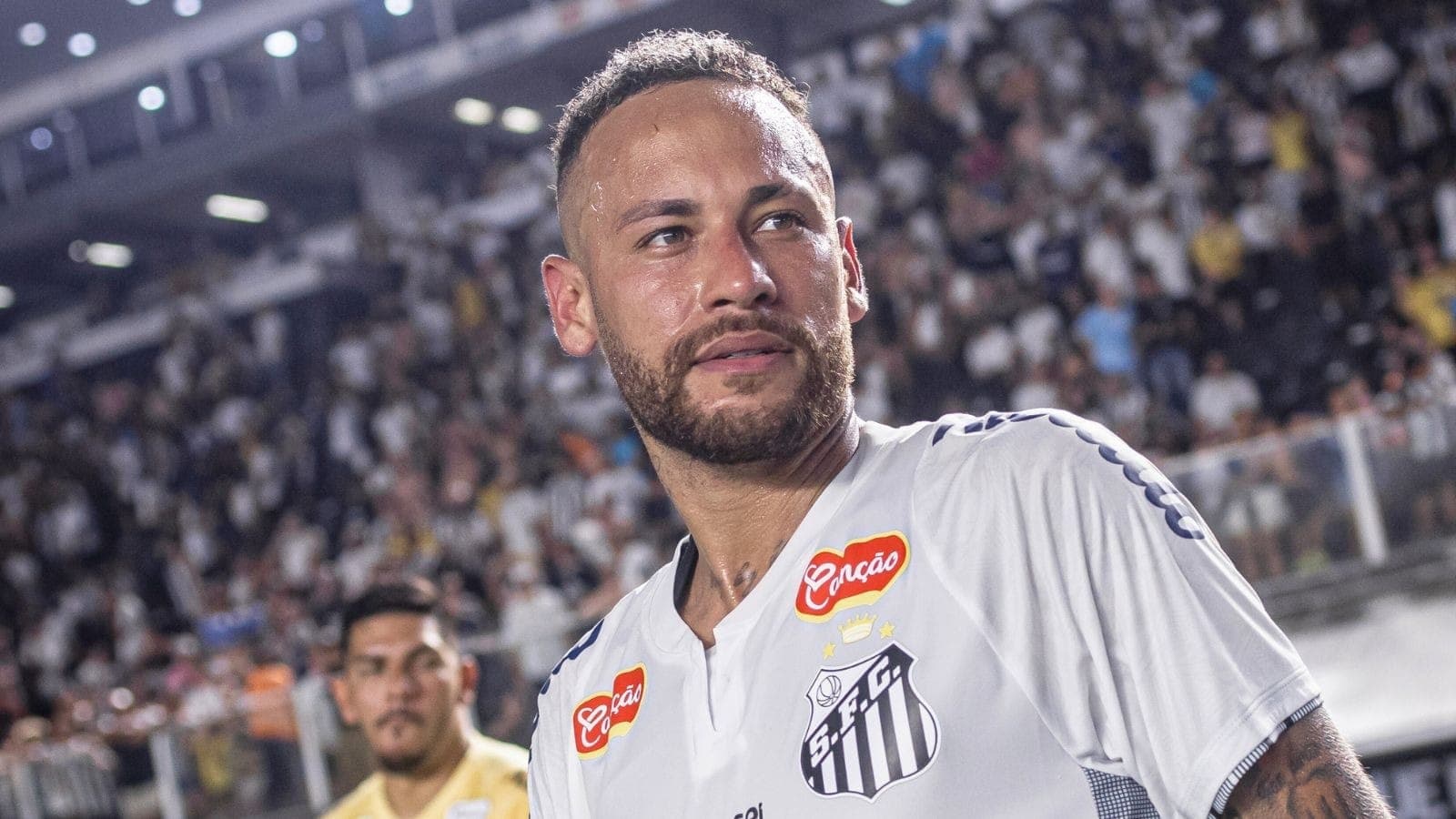 Neymar em ação pelo Santos contra o Água Santa