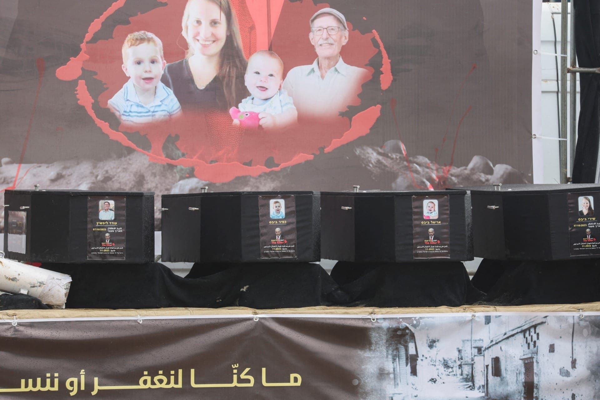 Hamas entrega a Israel corpos em caixões pretos