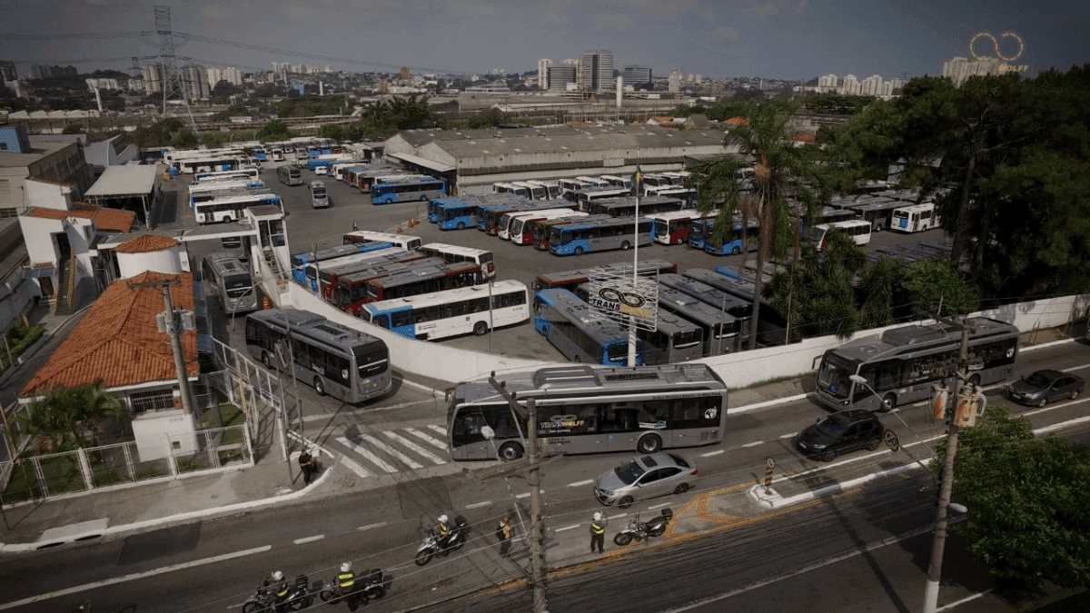 Ônibus da empresa Transwolff