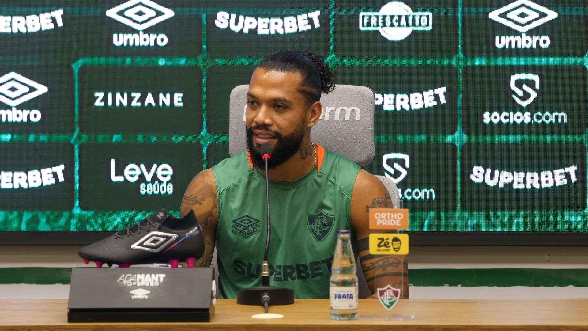 Otávio foi apresentado no Fluminense