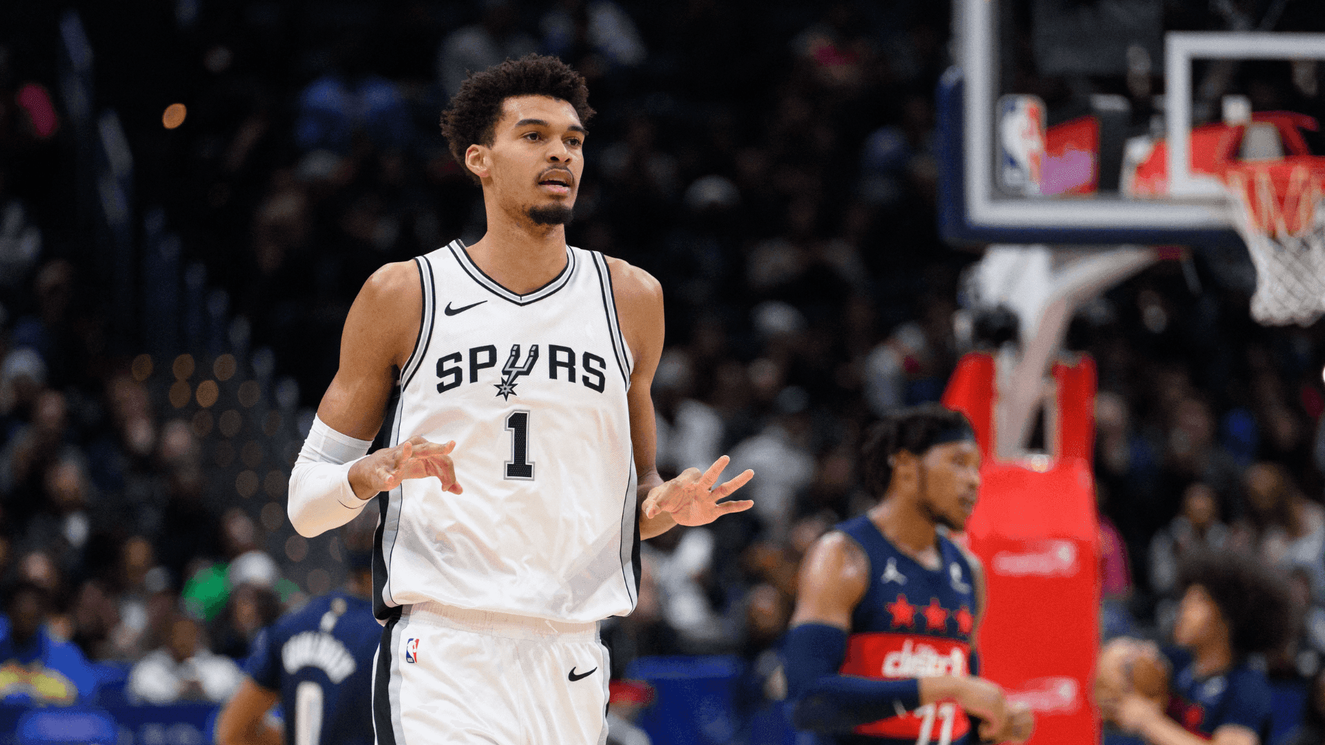 Victor Wembanyama sofre lesão no ombro e está fora da temporada da NBA
