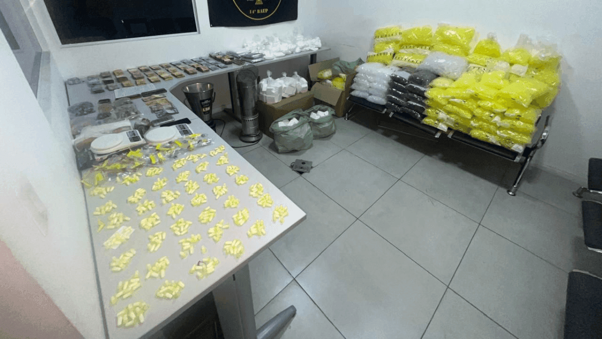 R$ 36.439,00 em espécie e um total de 28,963 Kg em entorpecente apreendidos