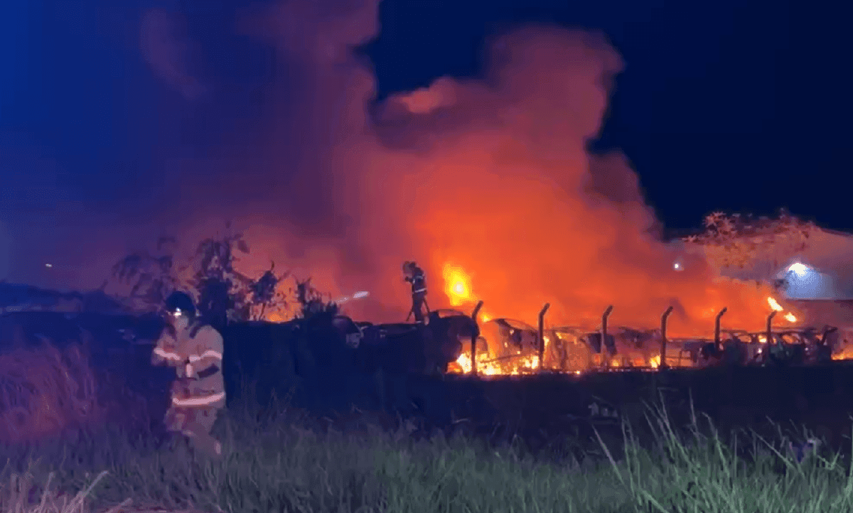 Incêndio no Pátio do Detran em Cascavel 