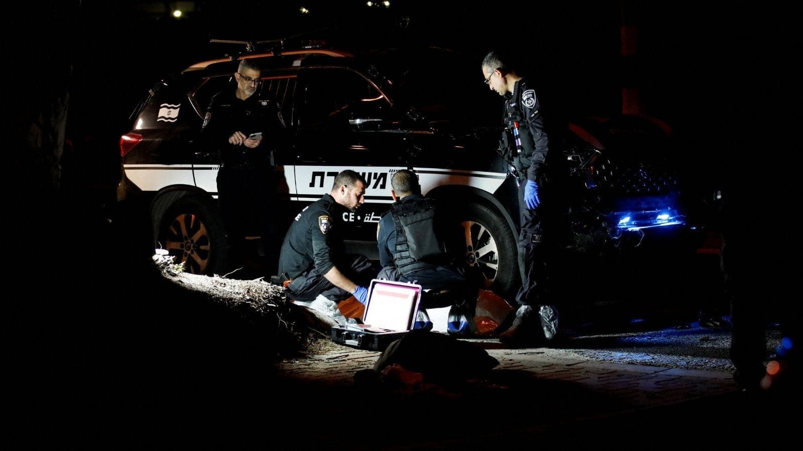 Carro atropela pedestres em Israel