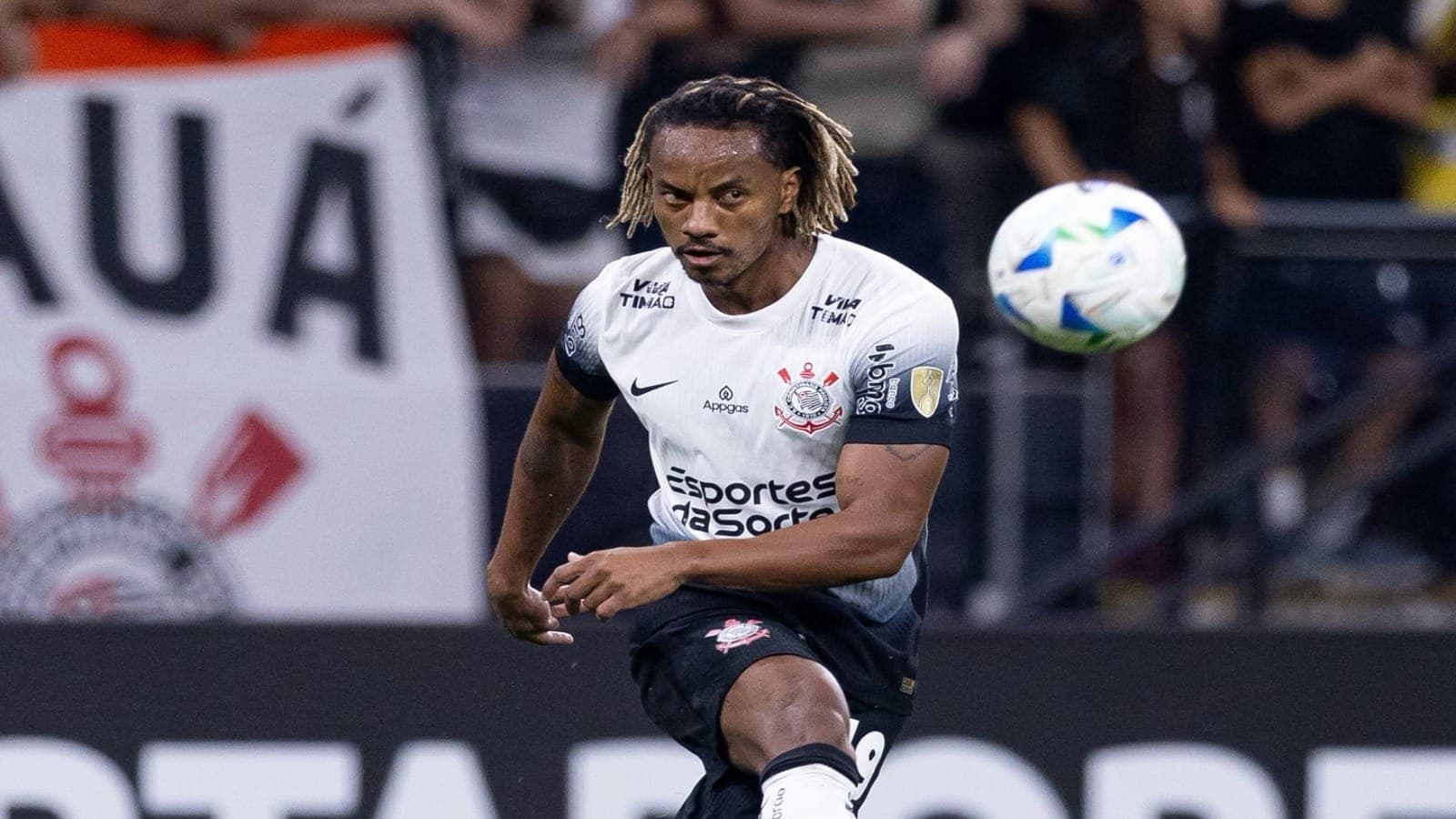 André Carrillo, meio-campista do Corinthians