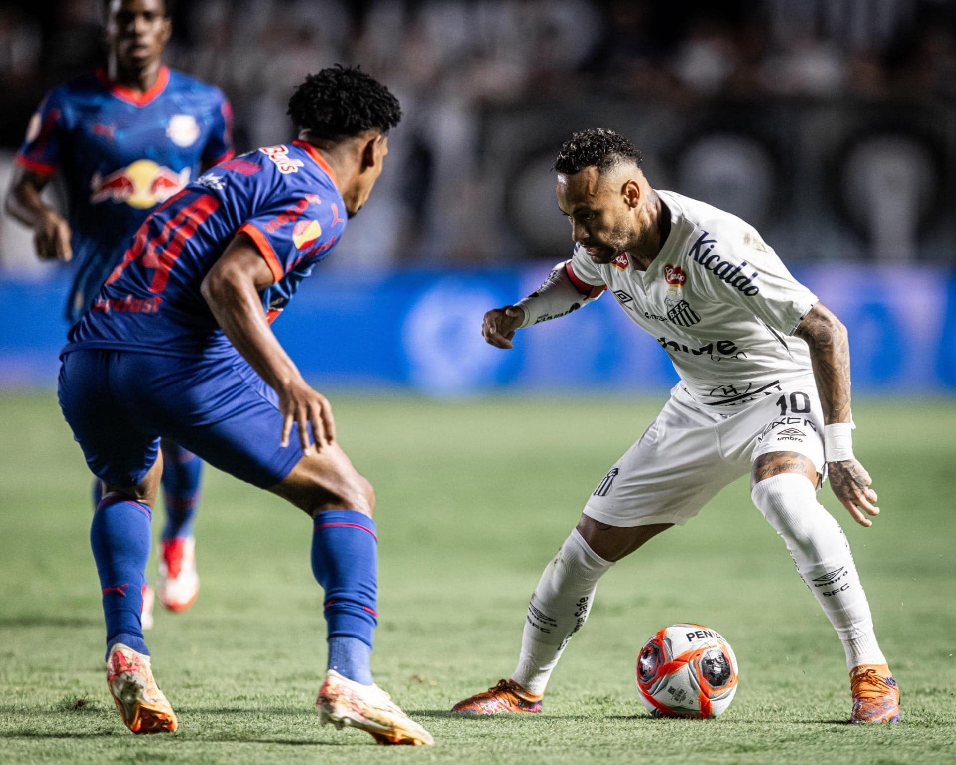 Neymar em ação em Santos x Bragantino