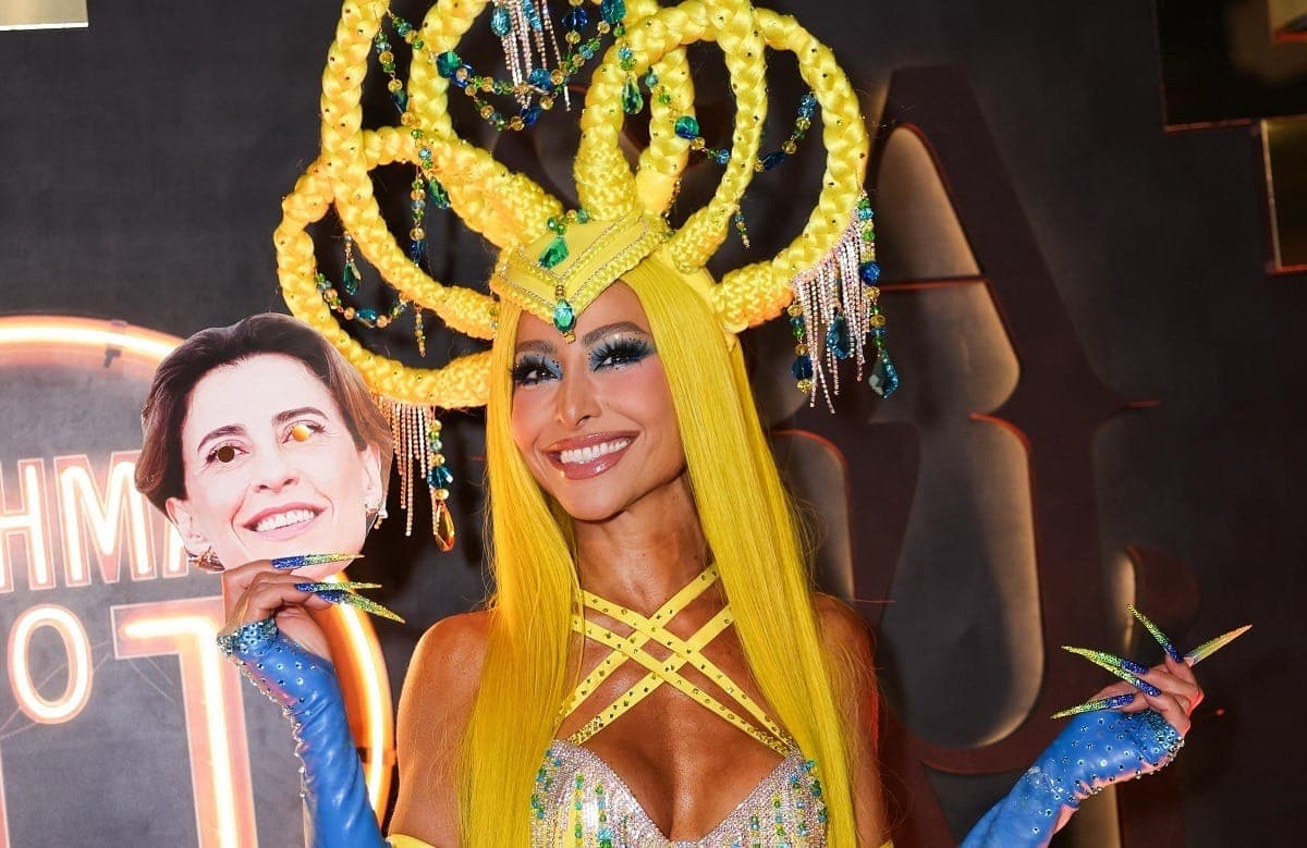 Sabrina Sato homenageia Fernanda Torres 