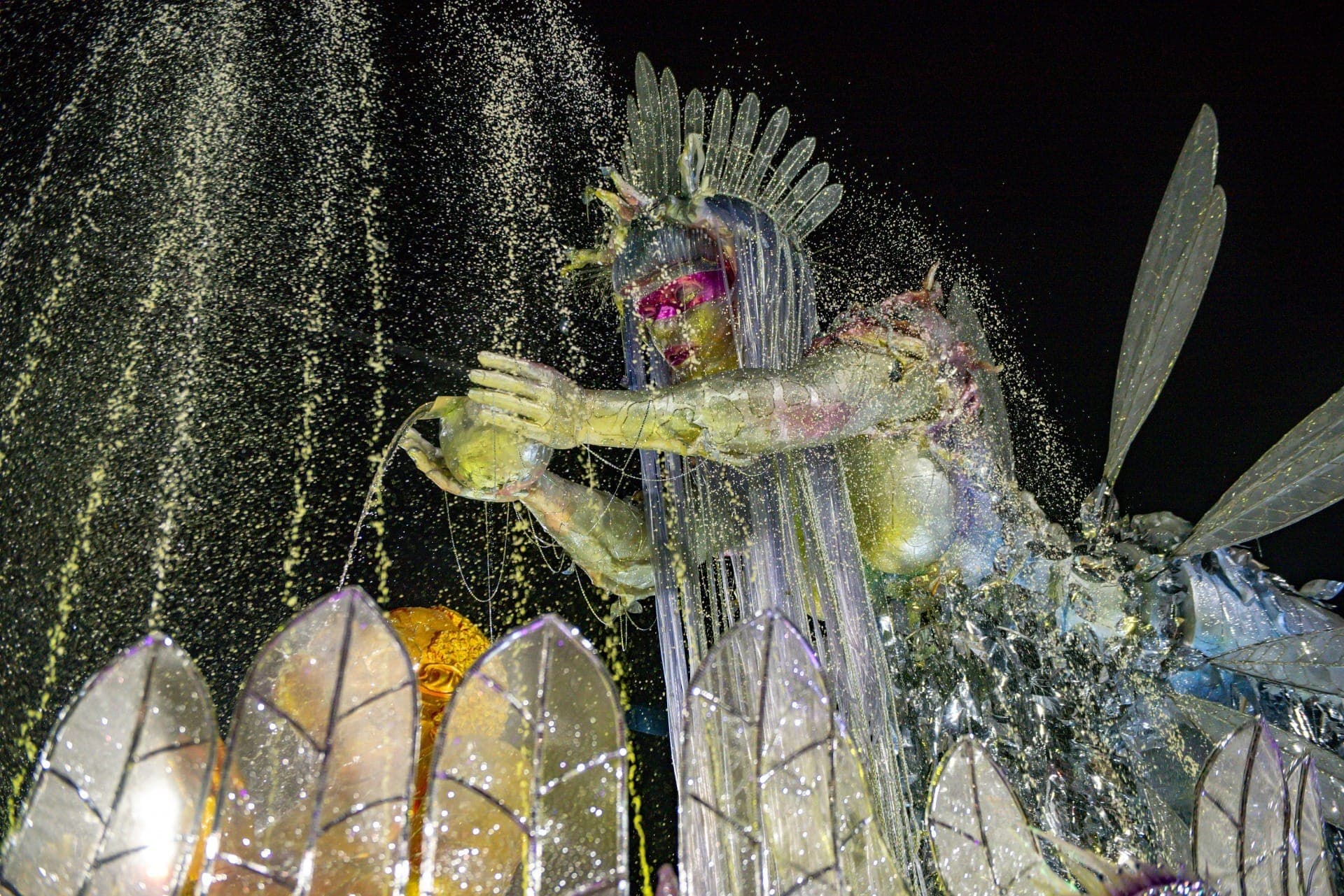 Os desfiles da Imperatriz Leopoldinense, Mangueira e Viradouro foram considerados os destaques do primeiro dia