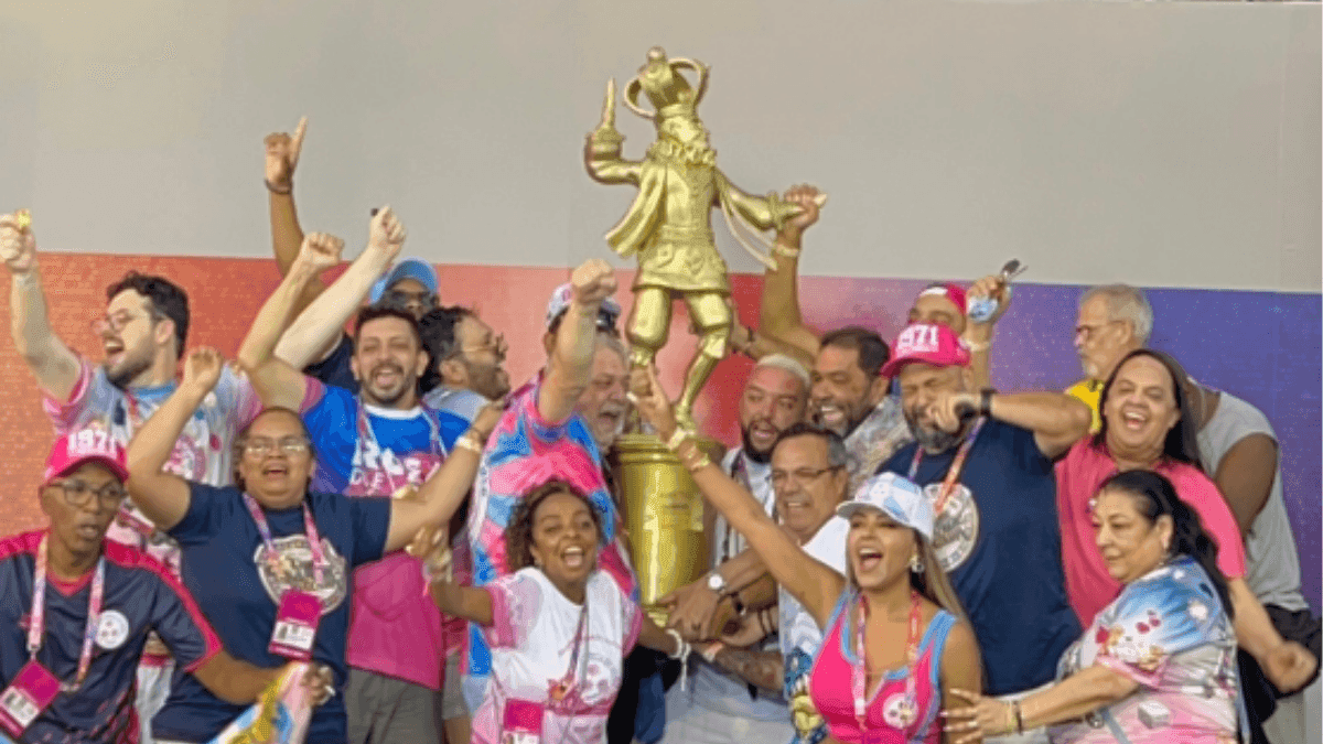 Rosas de Ouro é campeã do carnaval em São Paulo