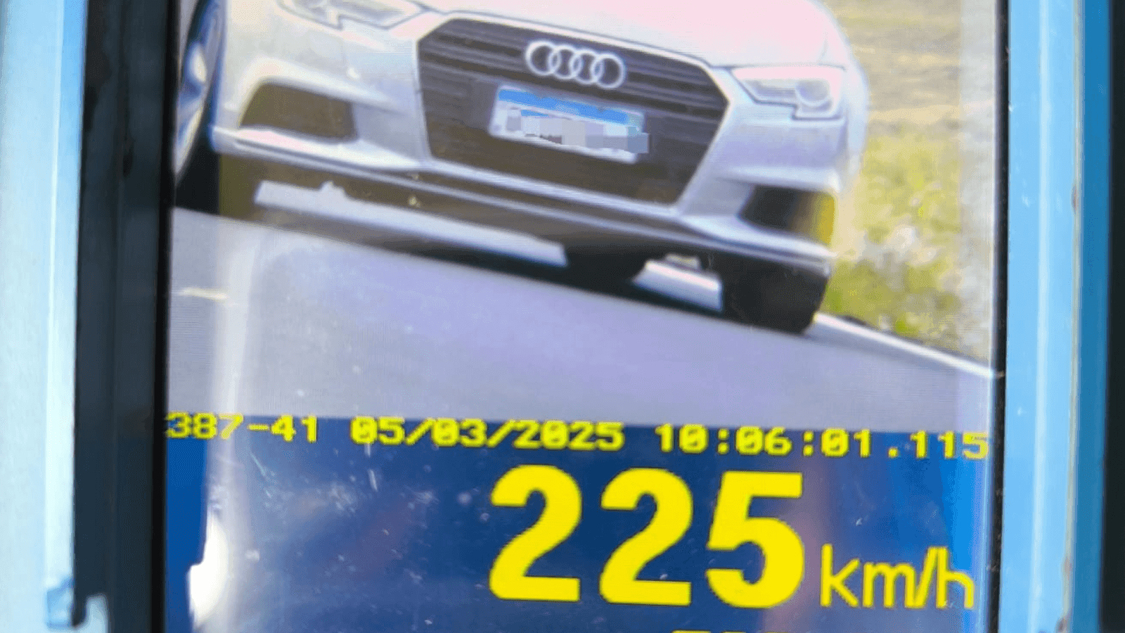 A velocidade máxima no trecho é de 120km/h