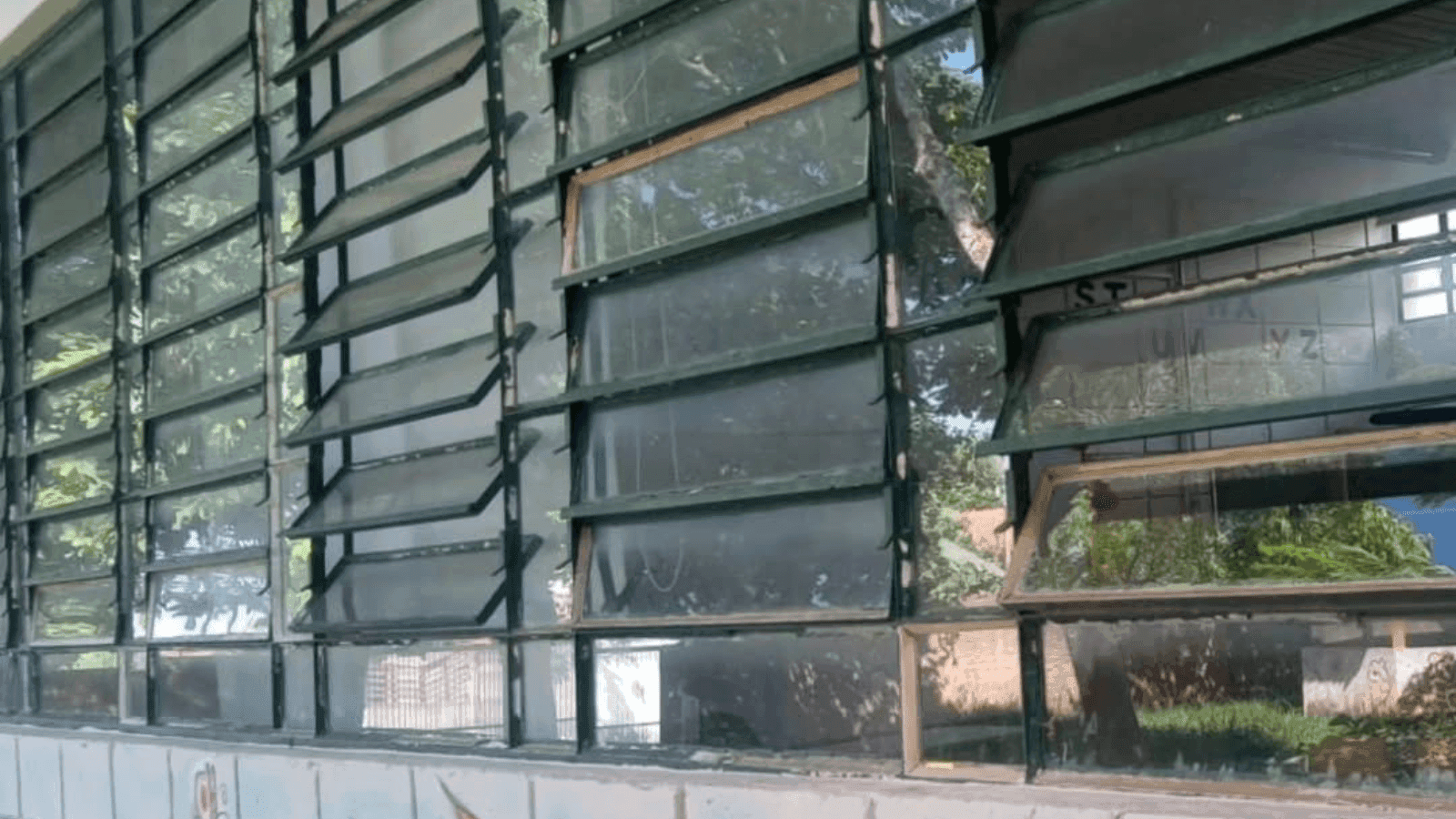 Os marginais já destruíram a escola outras vezes