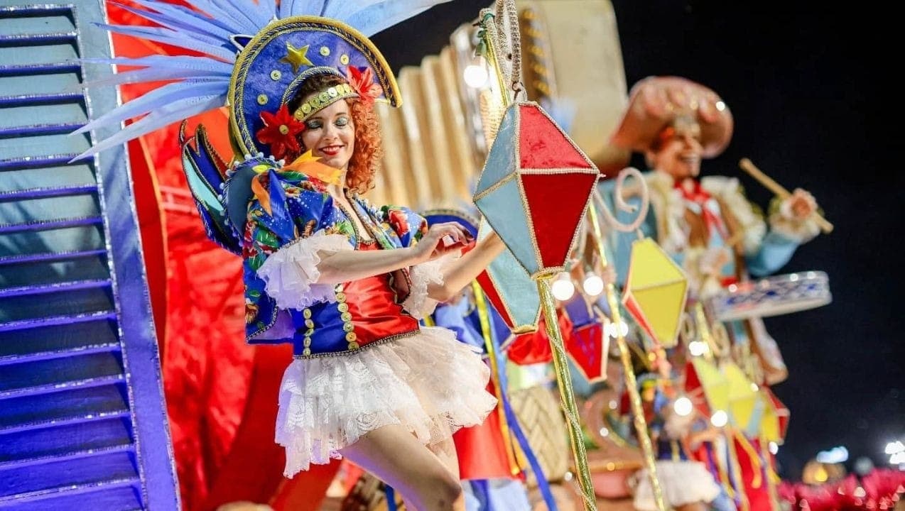 Desfile da Acadêmicos de Niterói, campeã da Série Ouro 2025