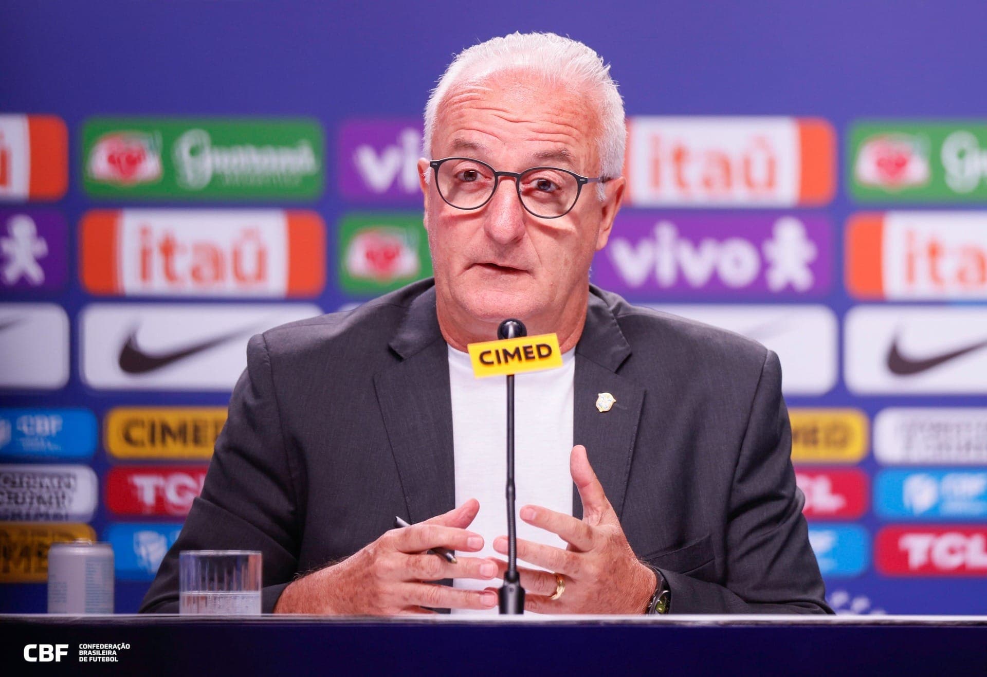 Dorival Jr. em convocação da Seleção
