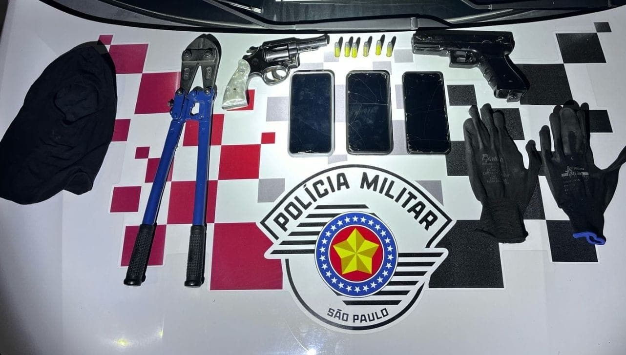 Materiais apreendidos com os suspeitos