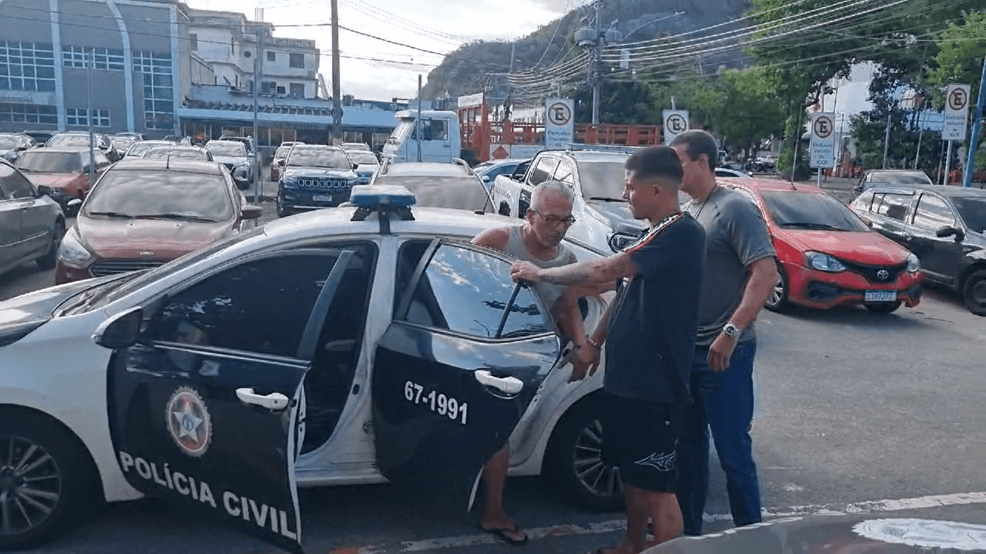 Pia e filho são presos por estelionato