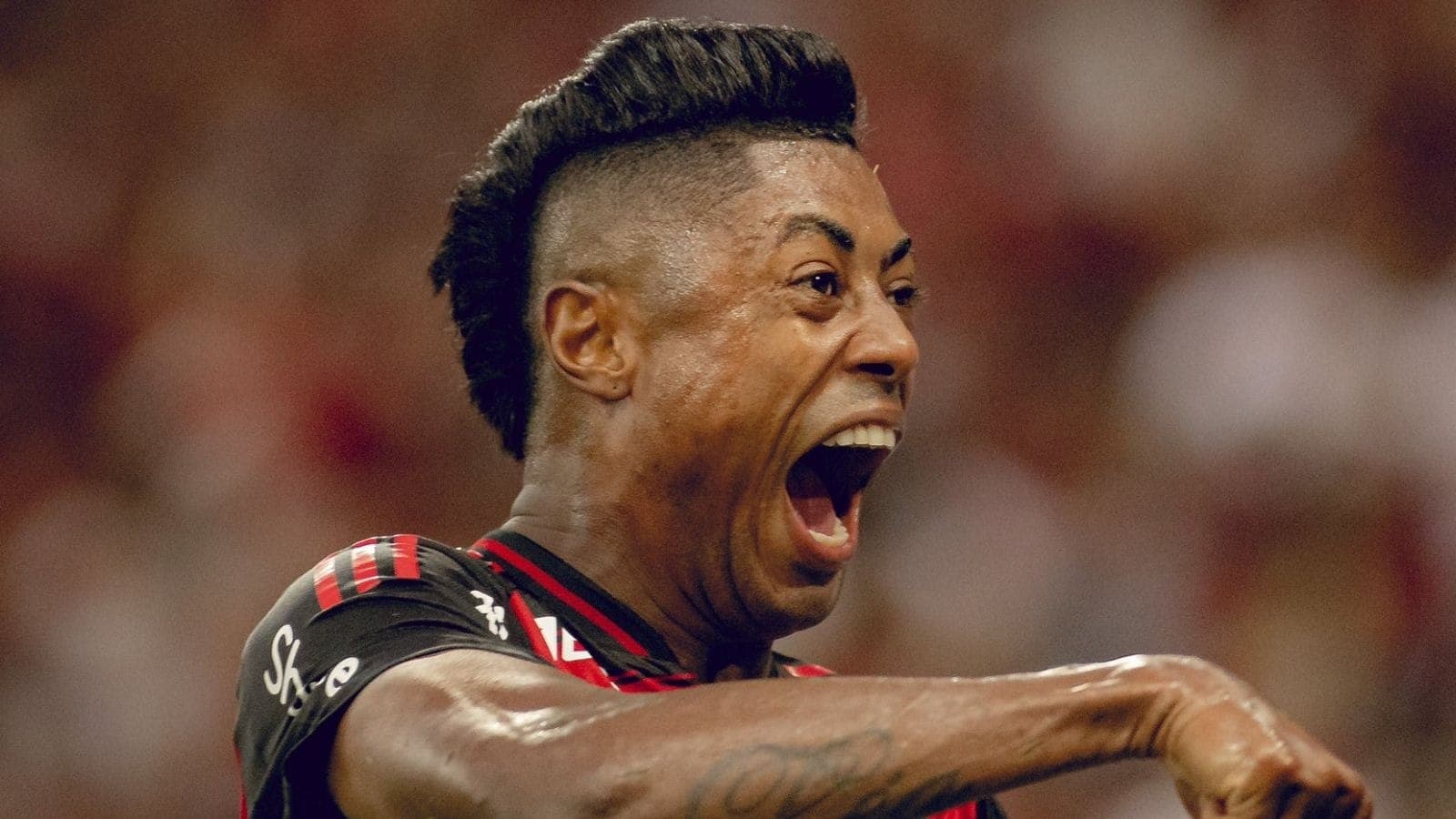 Bruno Henrique comemora gol do Flamengo
