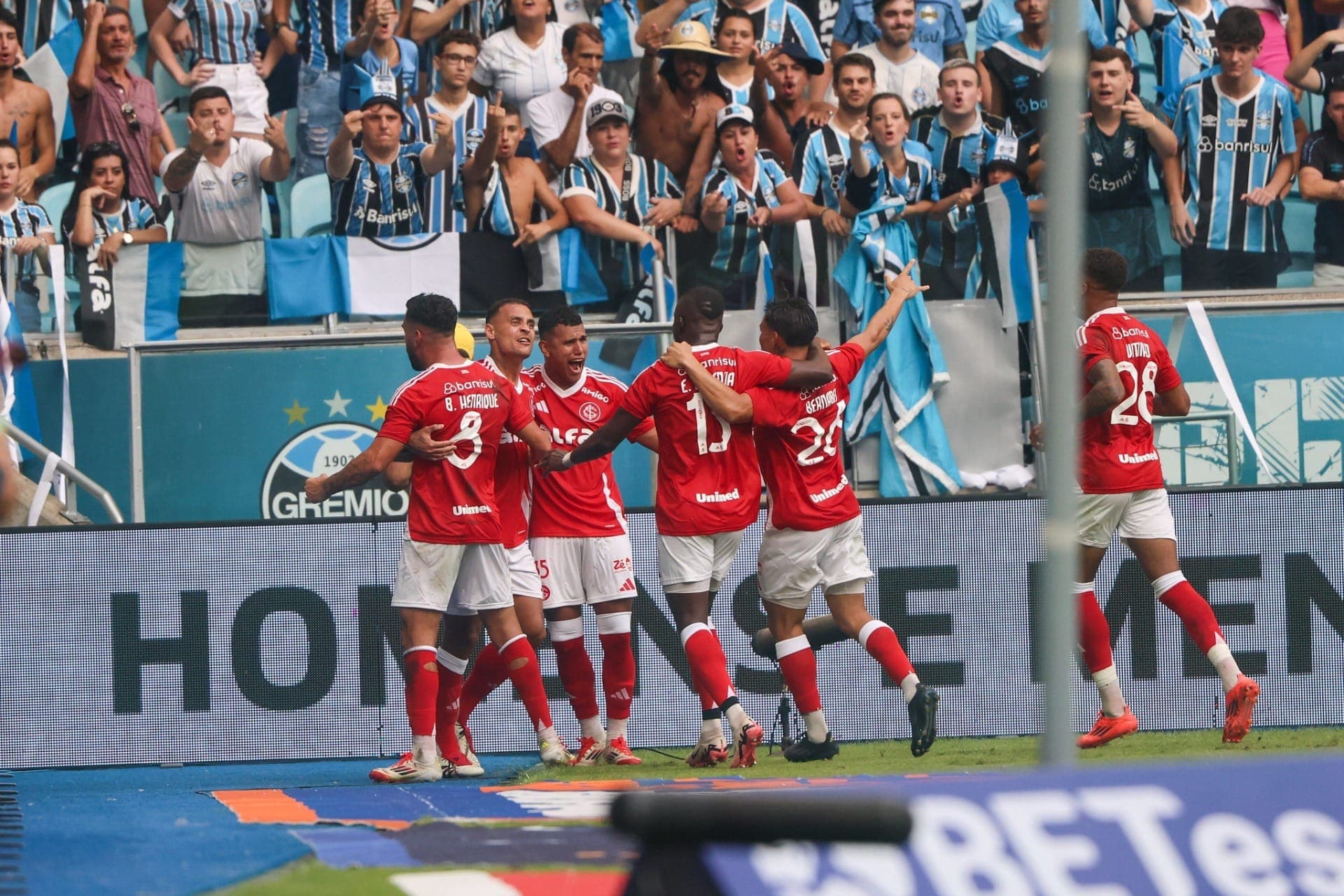 Inter fez 2 a 0 no Gre-Nal