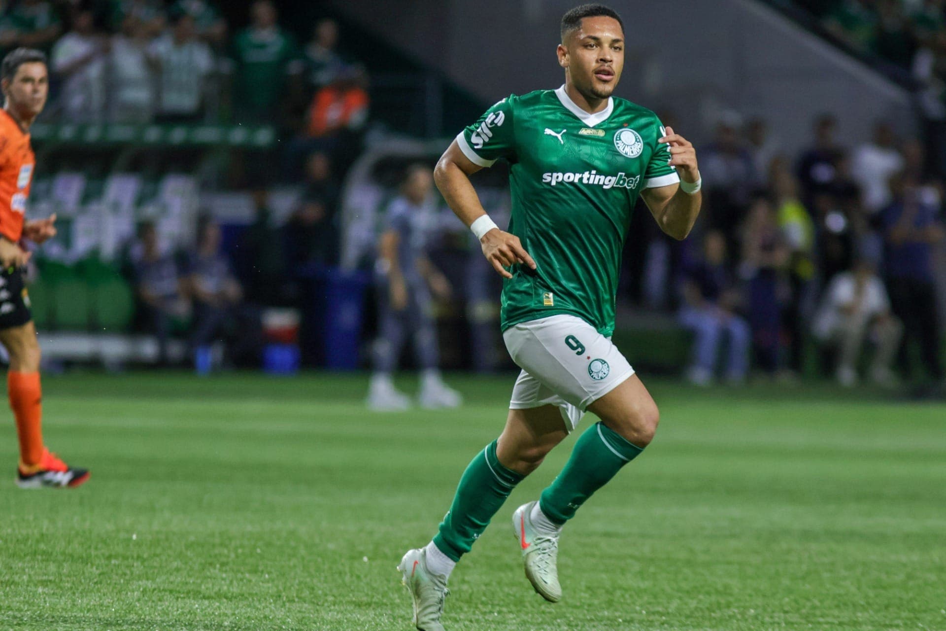 Vitor Roque na estreia pelo Palmeiras